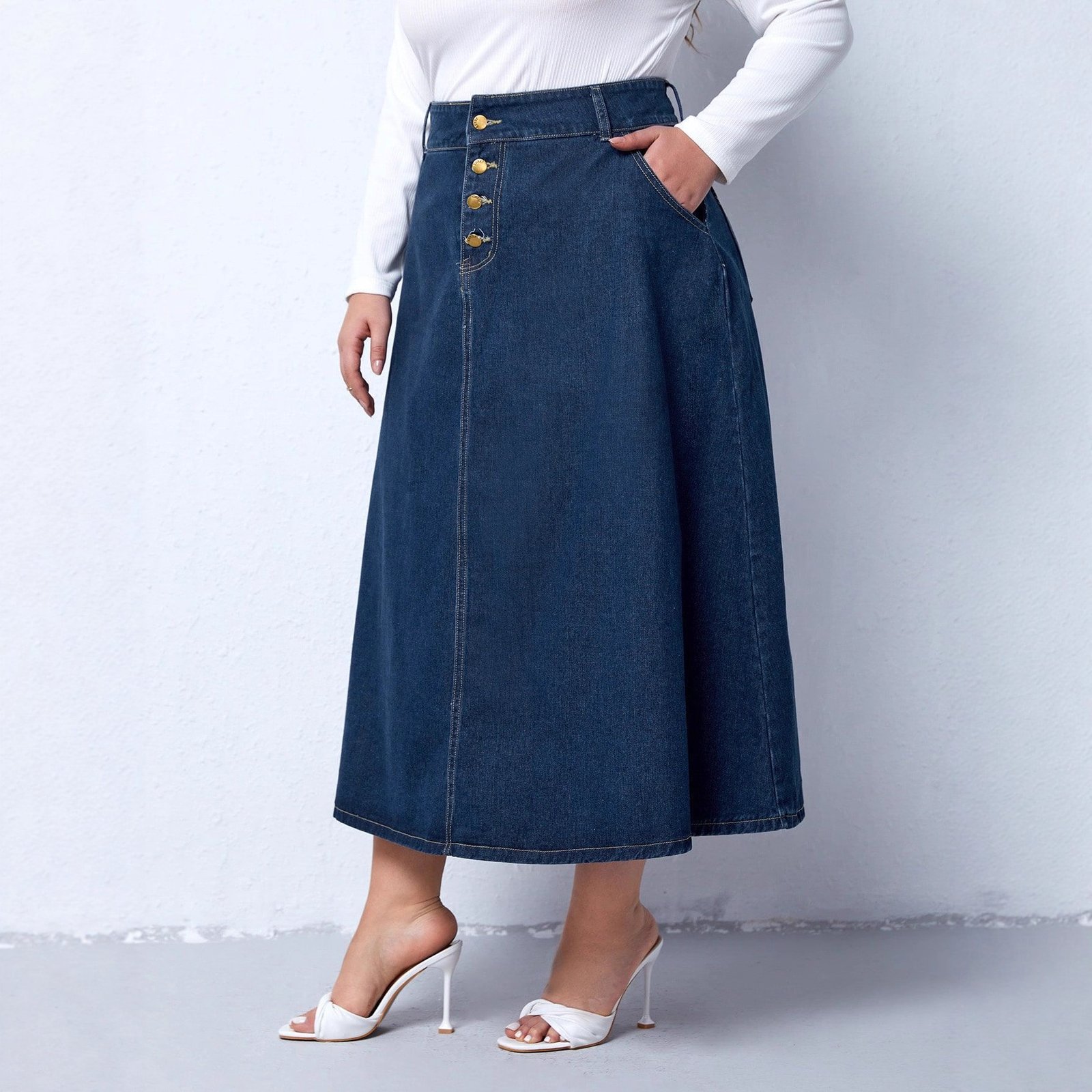 Retro Plus Size High Waist Buttoned A-Line Denim Skirt