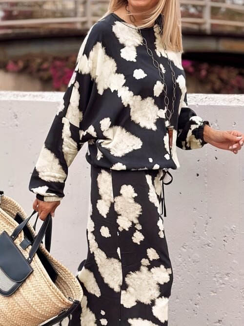 Plus Size Round Neck Lace Top with Stretchy Sleeves