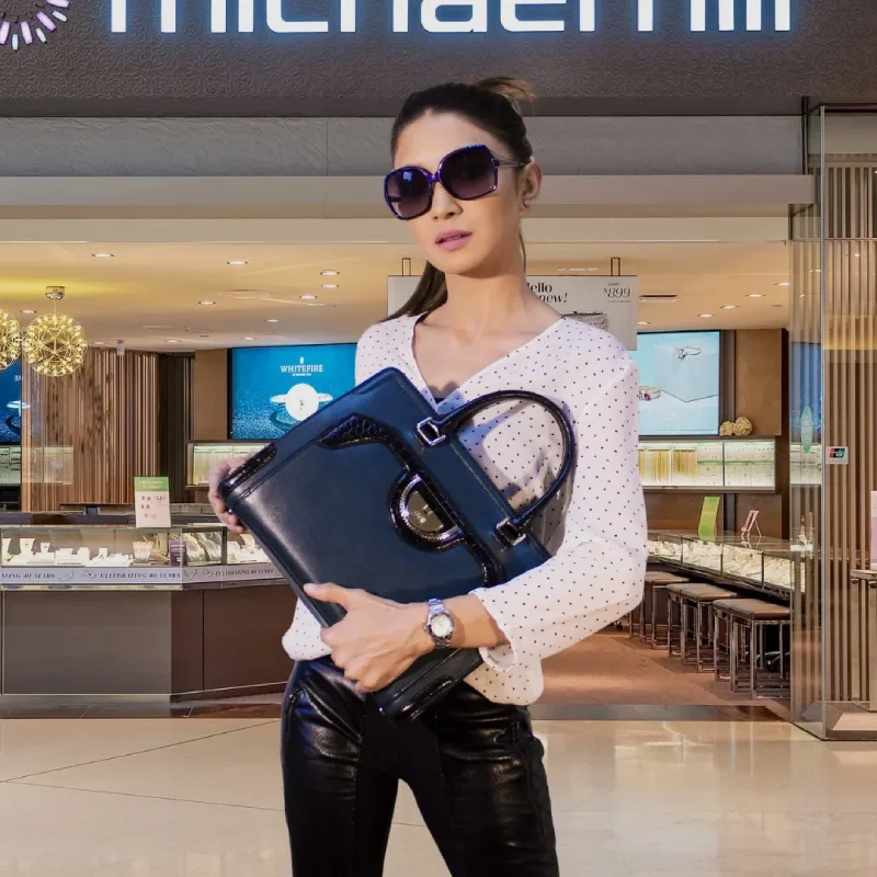 Statement handbags from ALiAZON—crafted details that carry confidence and elevate your style.